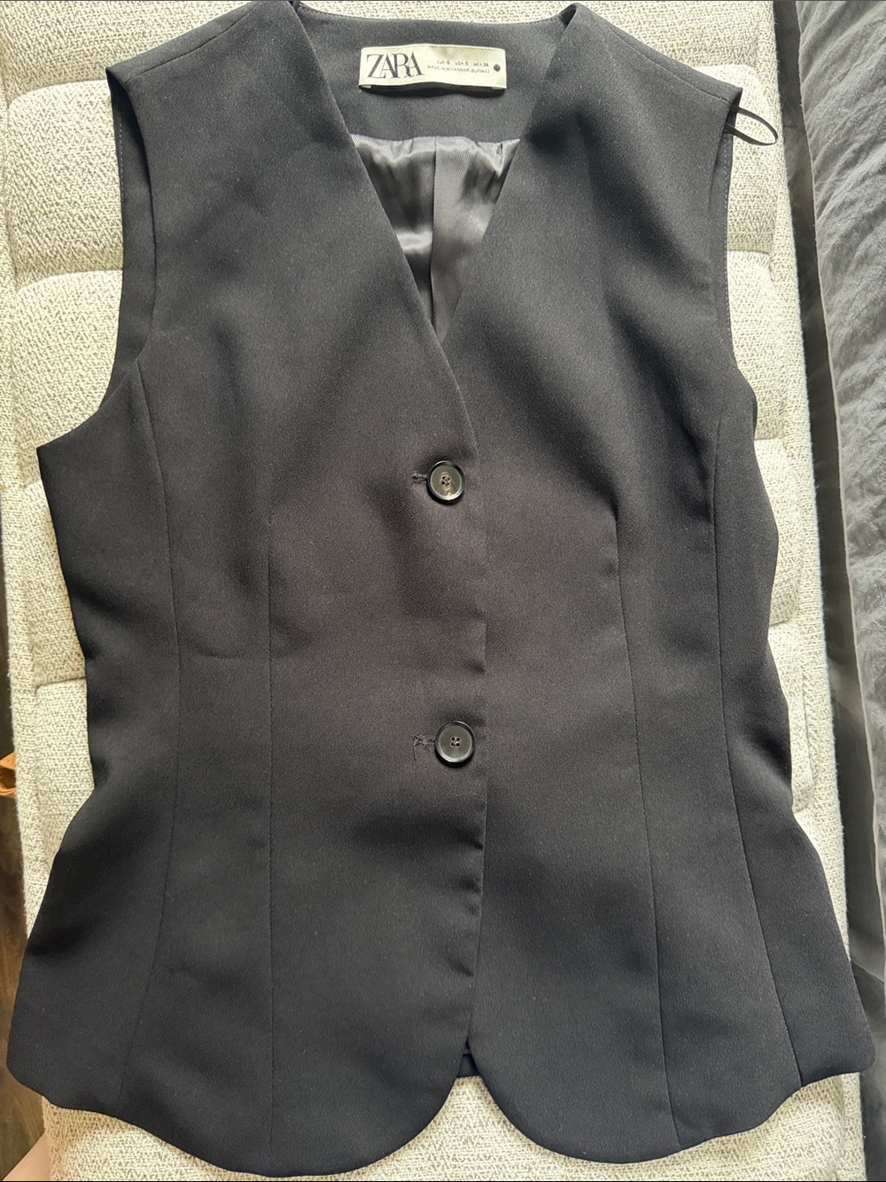 Zara Black Sleeveless Tailored Buttoned Vest